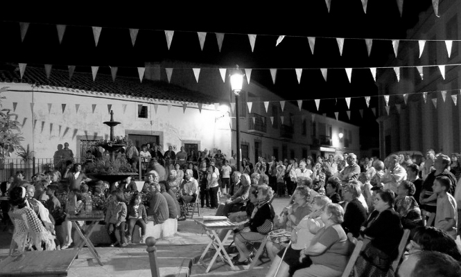 Las canciones que nunca faltan en las Fiestas del Pueblo | Hits de ayer y hoy